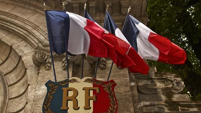 "République" contre République